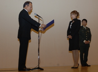 藤原氏の委嘱式の様子