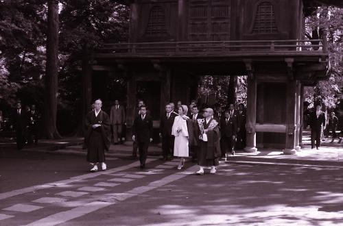 上皇夫妻　平林寺来訪の写真
