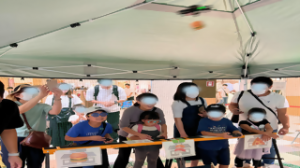 ドローン体験イベントの写真です。