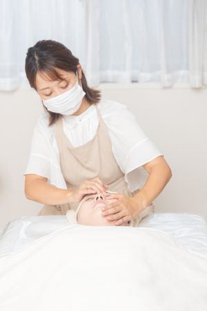 是枝さんの施術の様子の写真です。