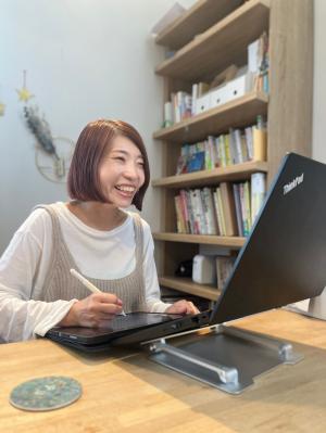 オンラインサロンでお話をする瑠美さんの写真です。