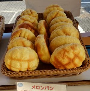 スワンメロンパン