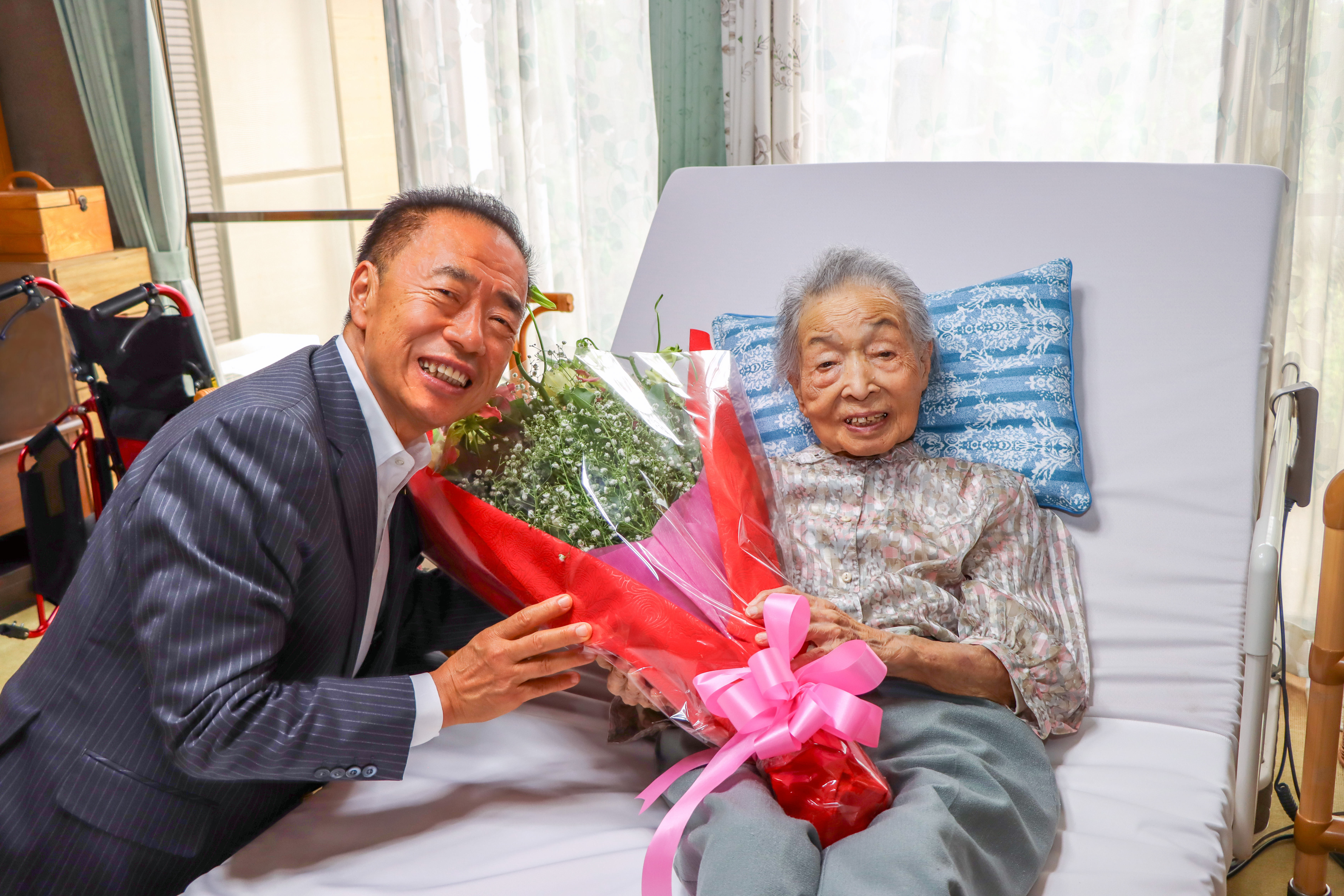 市内最高齢高麗様訪問の様子