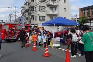 子ども用防火衣・活動服の着装体験