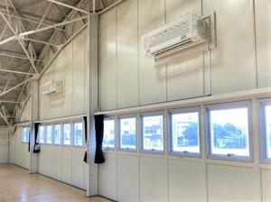 体育館2階のエアコン設置状況