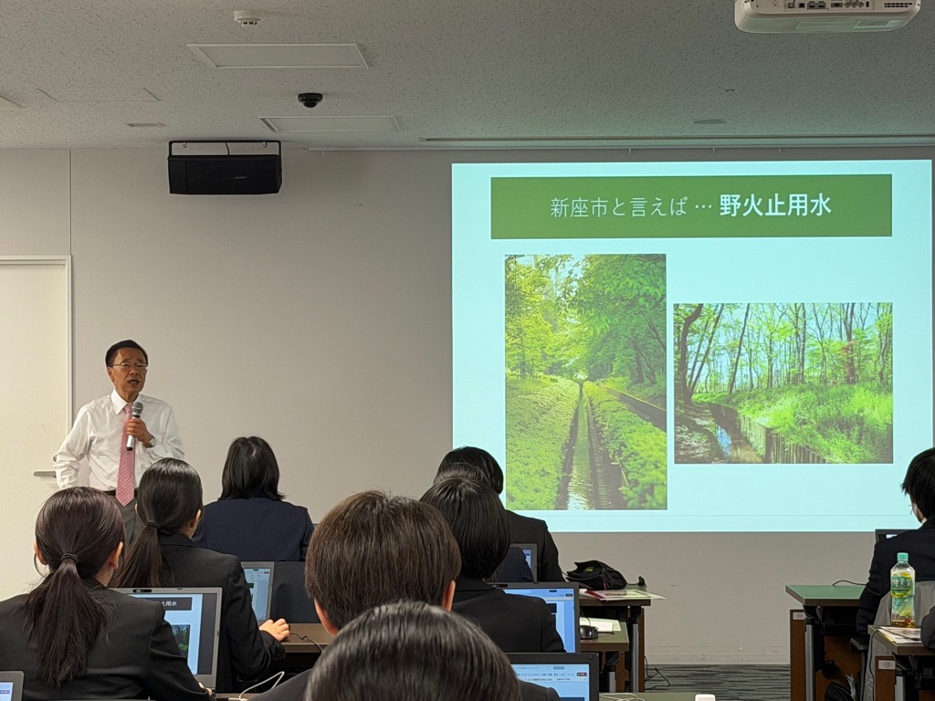 研修会での講話の様子