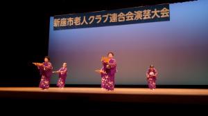 踊りの様子