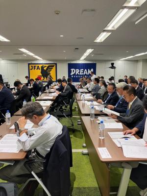 日本サッカーを応援する自治体連盟令和6年度総会の会議風景