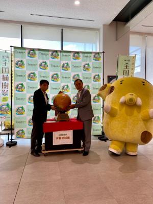 第75回全国植樹祭「木製地球儀」巡回展示引渡し式1