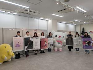 十文字学園女子大学生徒と作品